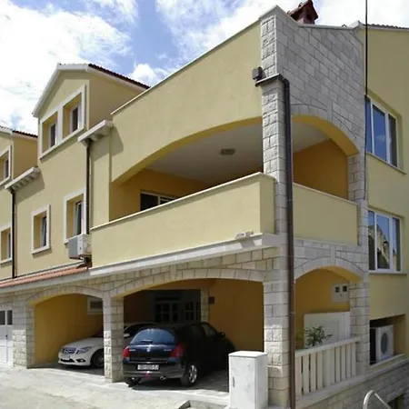 Dea Caeli Pensión 4*